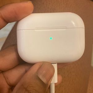 AirPods Pro replacement charging case MAGSAFE